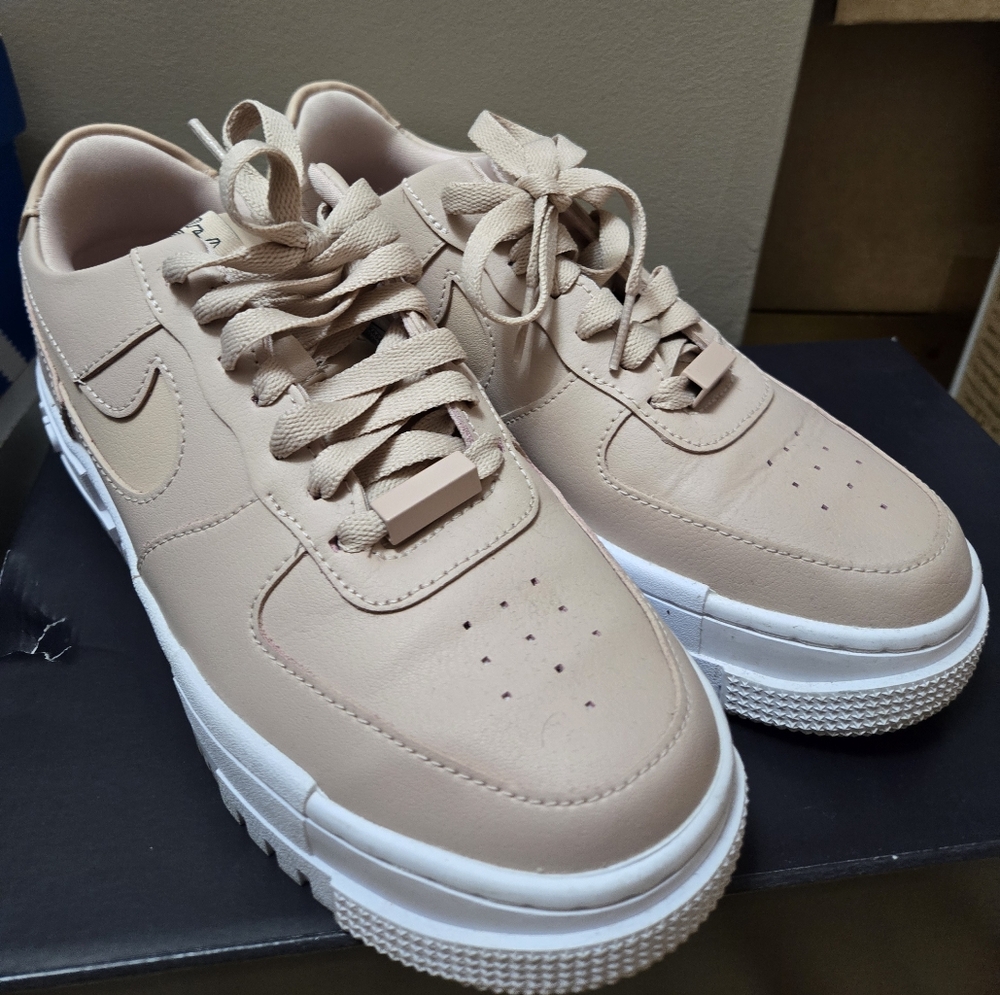 NIKE Airforce pixel 1